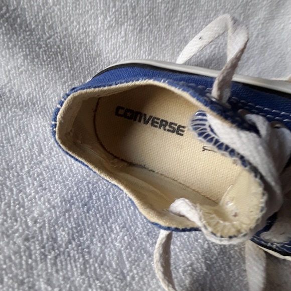 Converse sneakers😀😀😀Infants size 4 - Picture 5 of 7